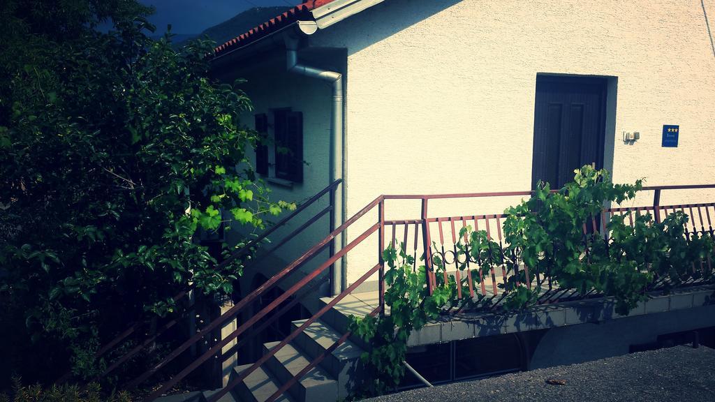 Apartmani Cempres Senj Senj  Zimmer foto